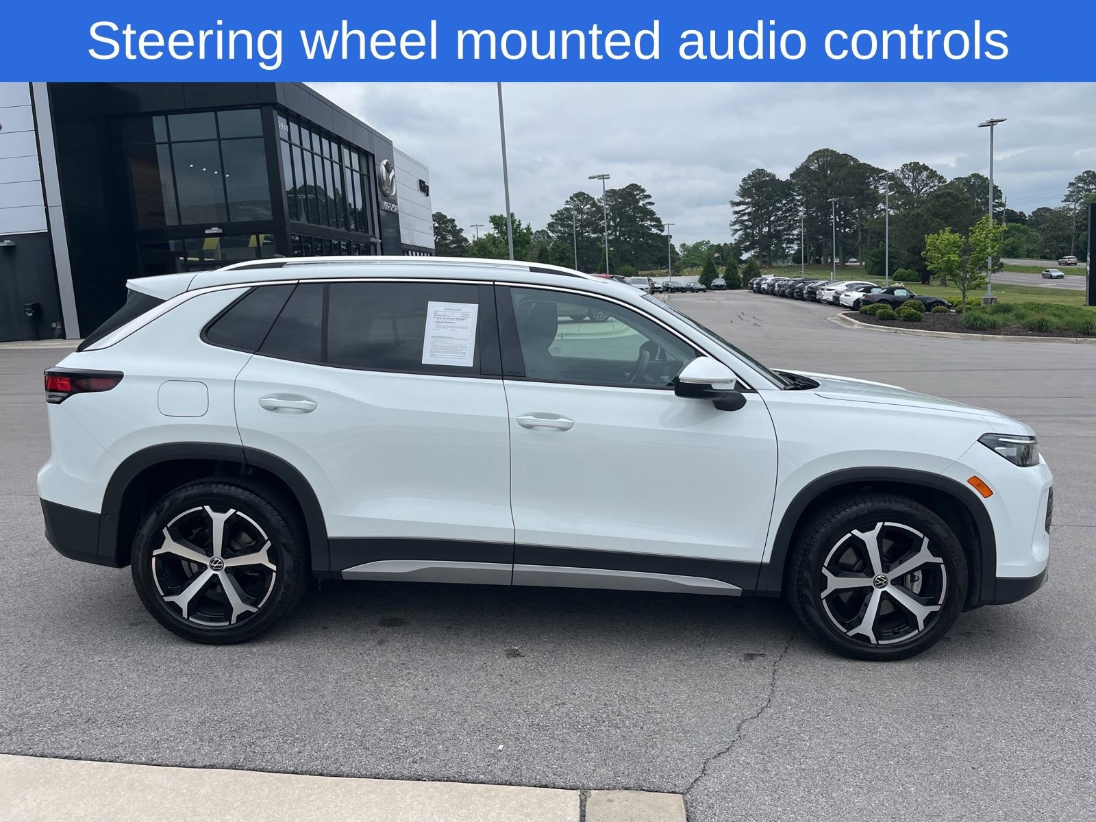 Certified 2025 Volkswagen Tiguan SE AWD/4WD image 4