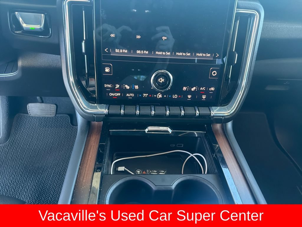 Used 2025 GMC Yukon XL Denali AWD/4WD image 18