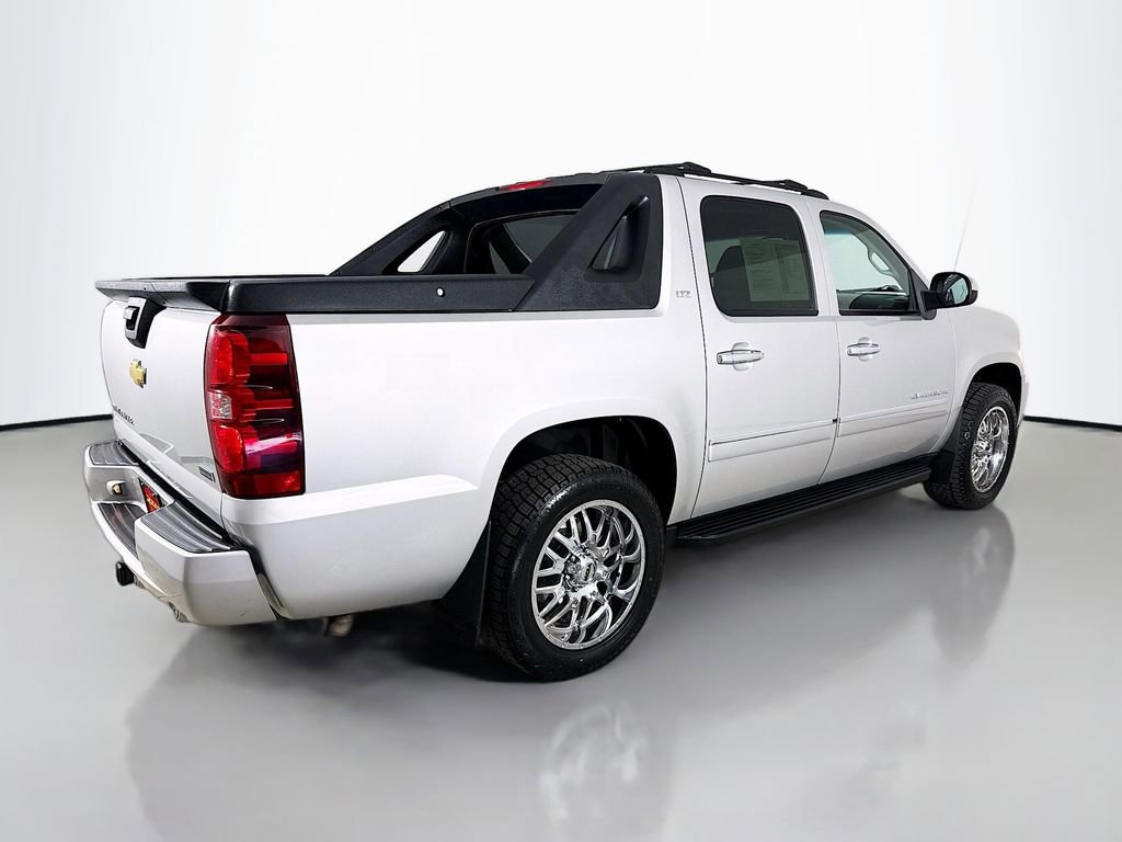 Used 2011 Chevrolet Avalanche LTZ image 8
