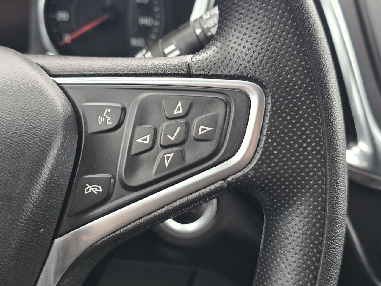 Used 2022 Chevrolet Equinox LT w/ LPO, Floor Liner Package image 23