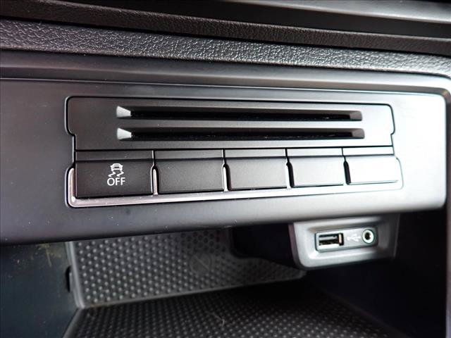 Used 2017 Volkswagen Tiguan Sport FWD image 23
