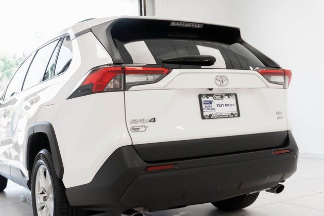 Used 2021 Toyota RAV4 XLE image 9