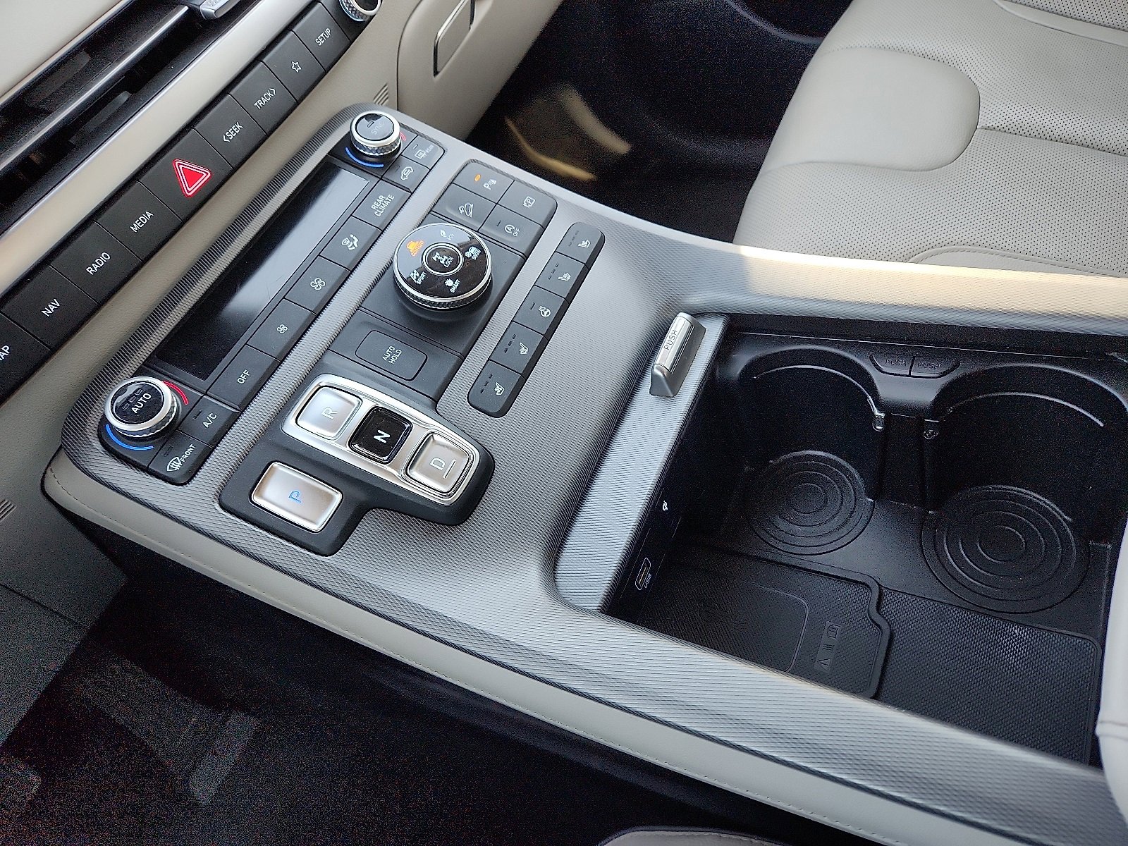 Used 2024 Hyundai Palisade Limited image 25