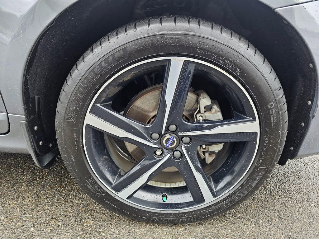 Used 2016 Volvo XC60 T6 R-Design Platinum w/ Climate Package image 9