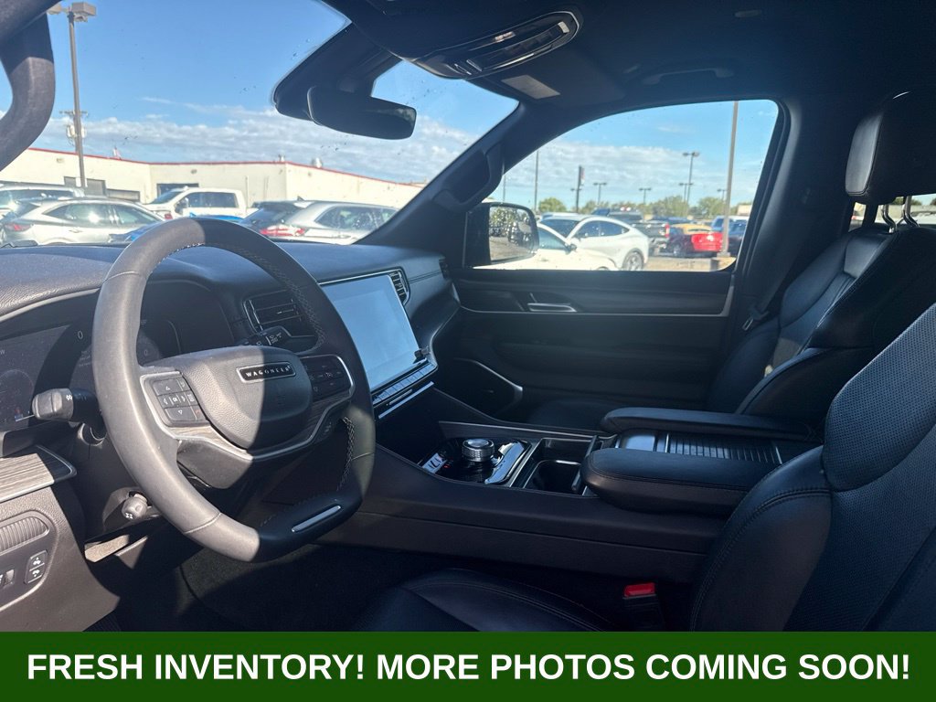 Used 2024 Jeep Wagoneer Series II w/ Flexible Seating Group RWD image 8