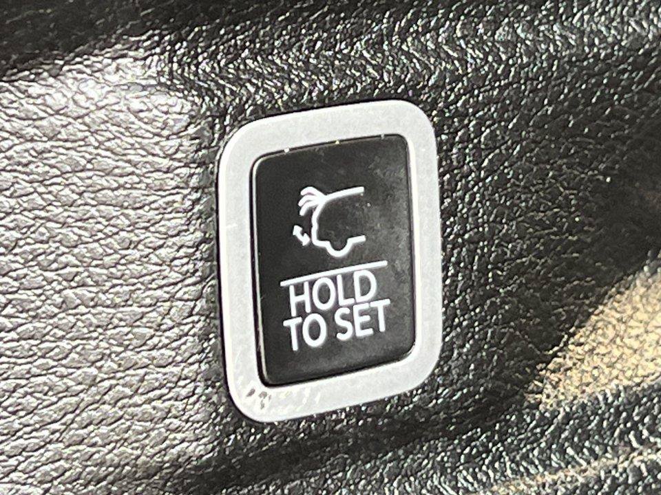 Used 2023 Jeep Grand Cherokee L Limited AWD/4WD image 36