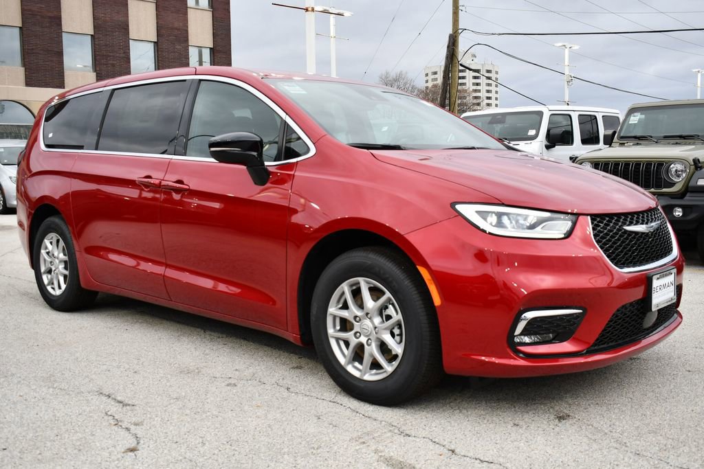 New 2026 Chrysler Pacifica Select image 1