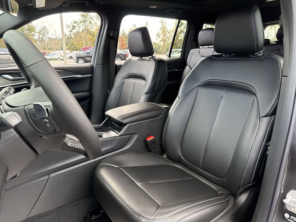 New 2025 Jeep Grand Cherokee L Limited w/ Black Appearance Package image 11