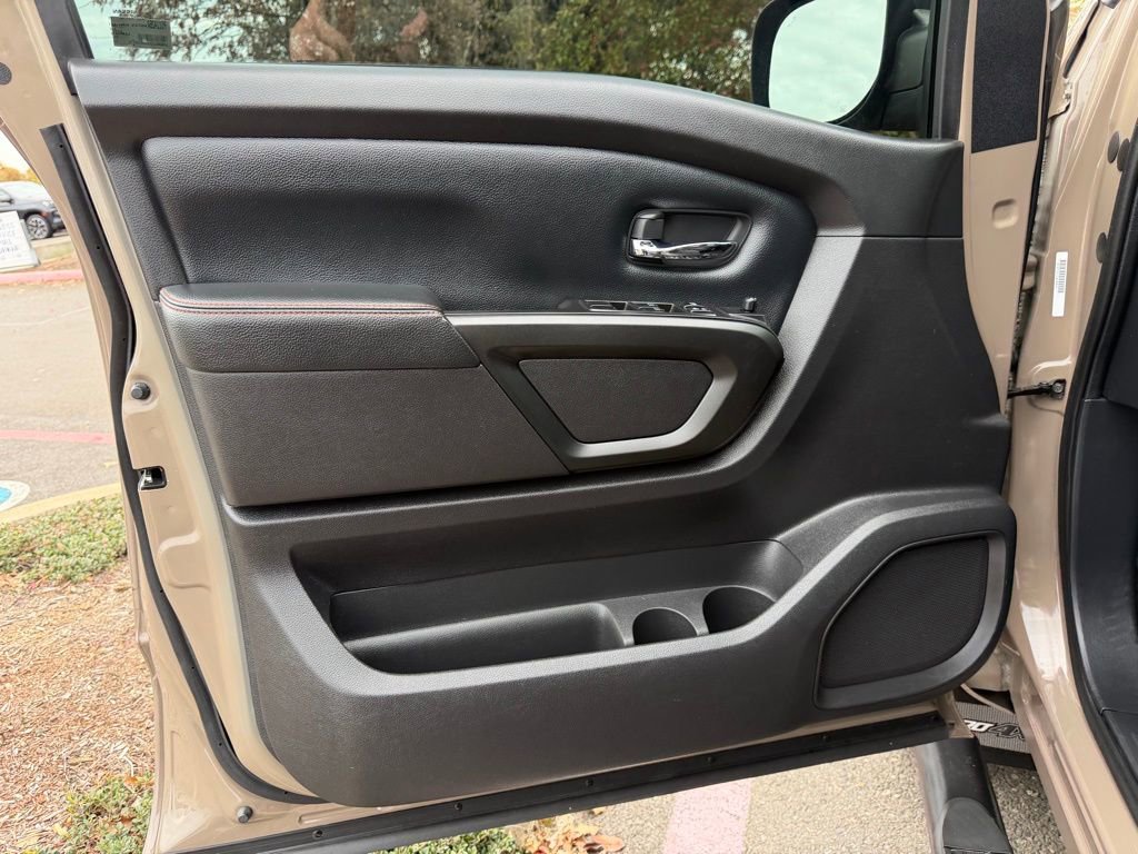 Used 2021 Nissan Titan PRO-4X image 11