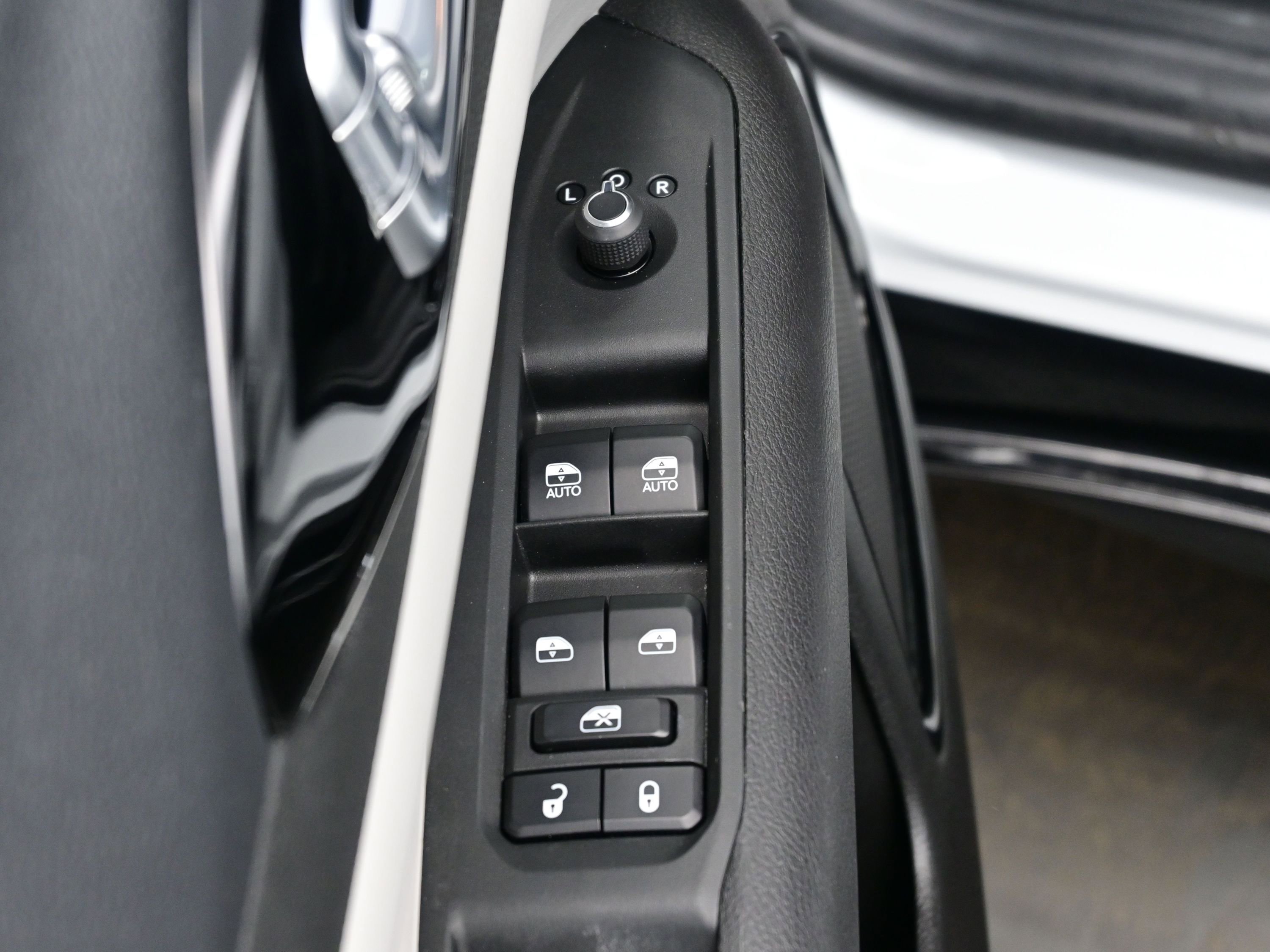 Used 2025 Jeep Compass Limited w/ Elite Group image 10