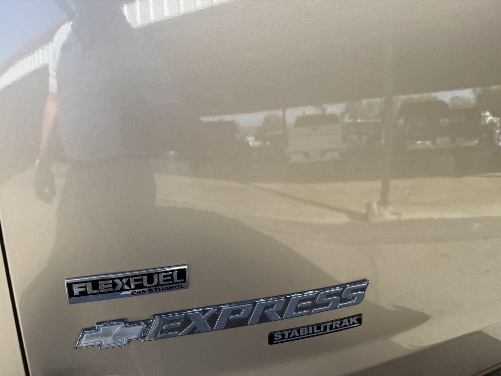 Used 2011 Chevrolet Express 2500 w/ Power Package RWD image 9