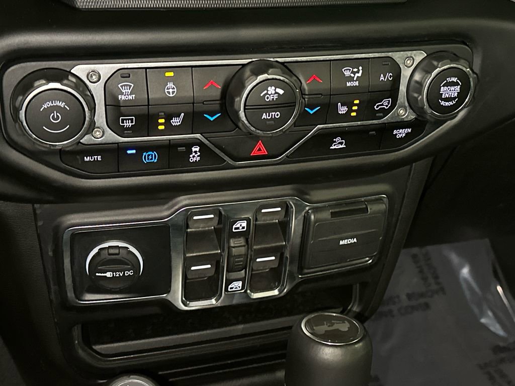 Used 2022 Jeep Wrangler Unlimited Sahara w/ Cold Weather Group image 30