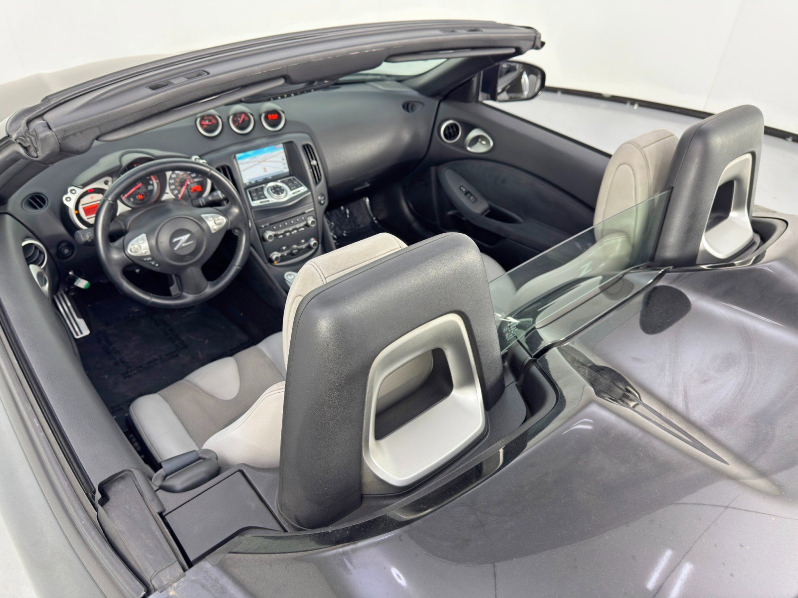 Used 2010 Nissan 370Z Touring w/ Sport Pkg image 33