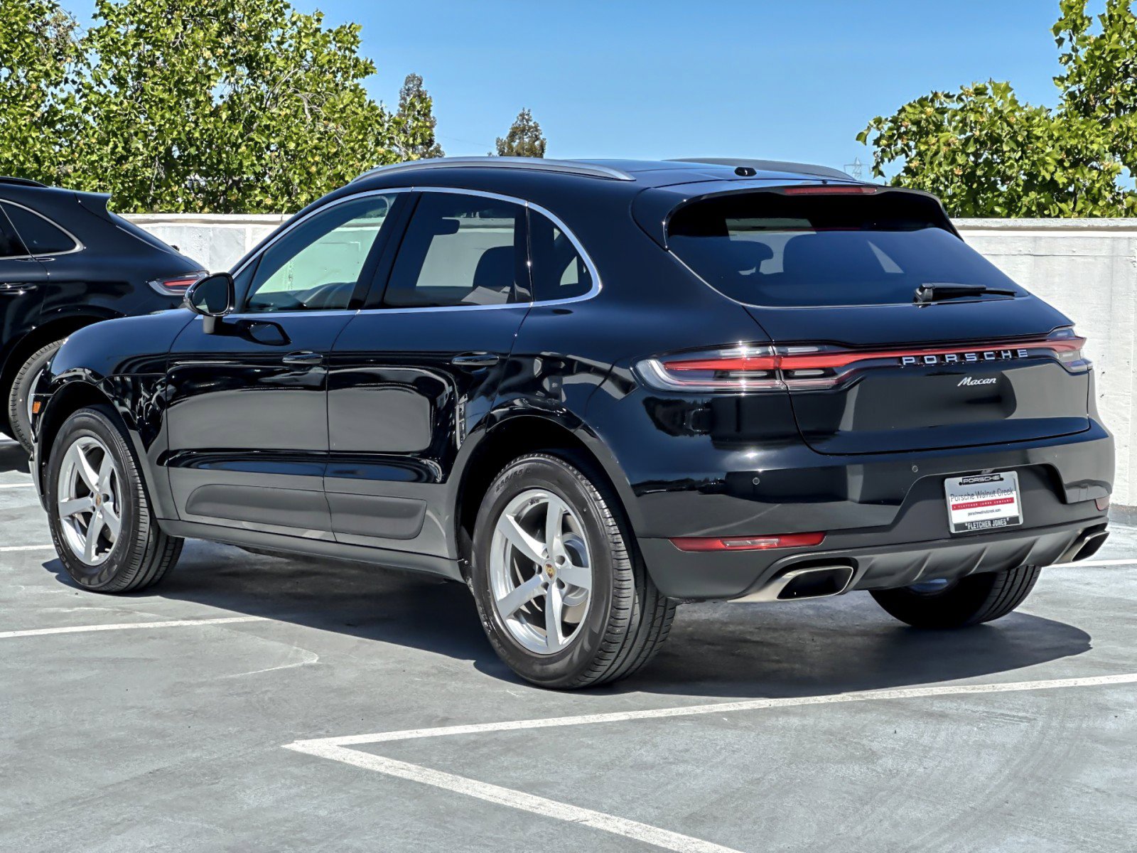 Certified 2021 Porsche Macan AWD/4WD image 3