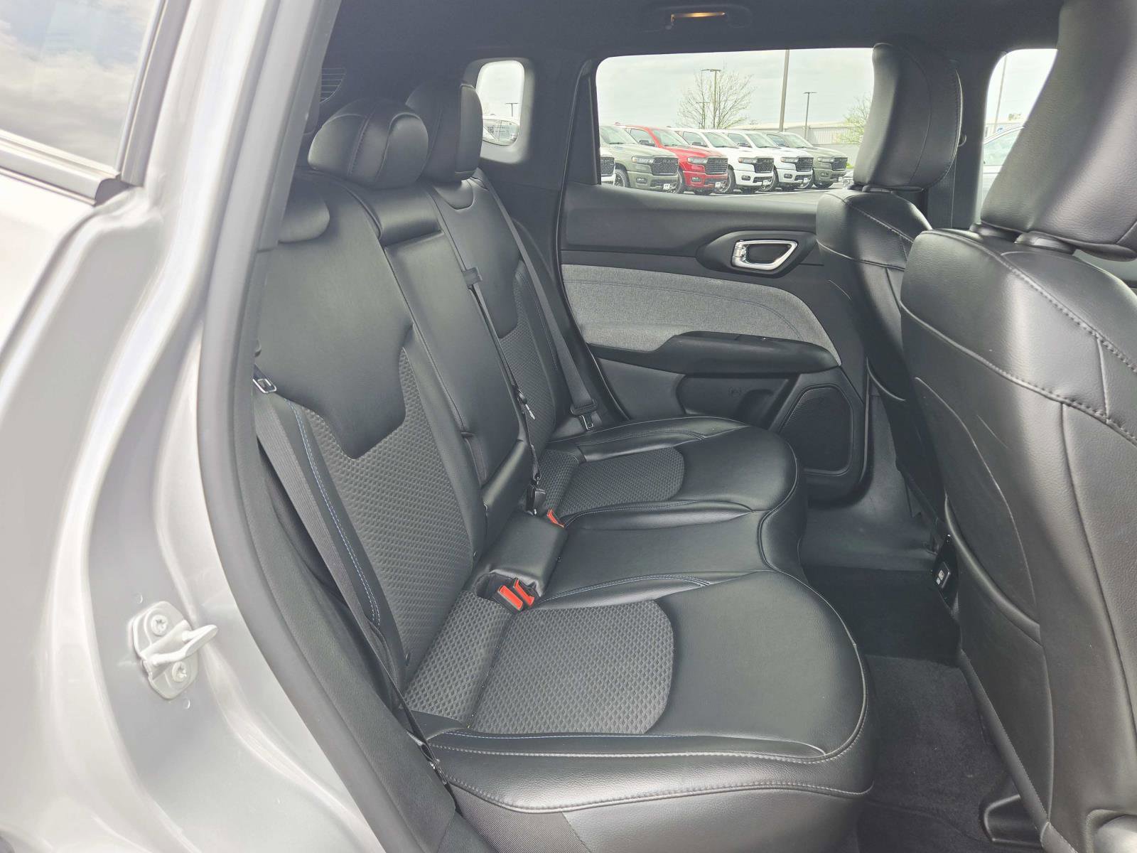 Used 2023 Jeep Compass Latitude image 15