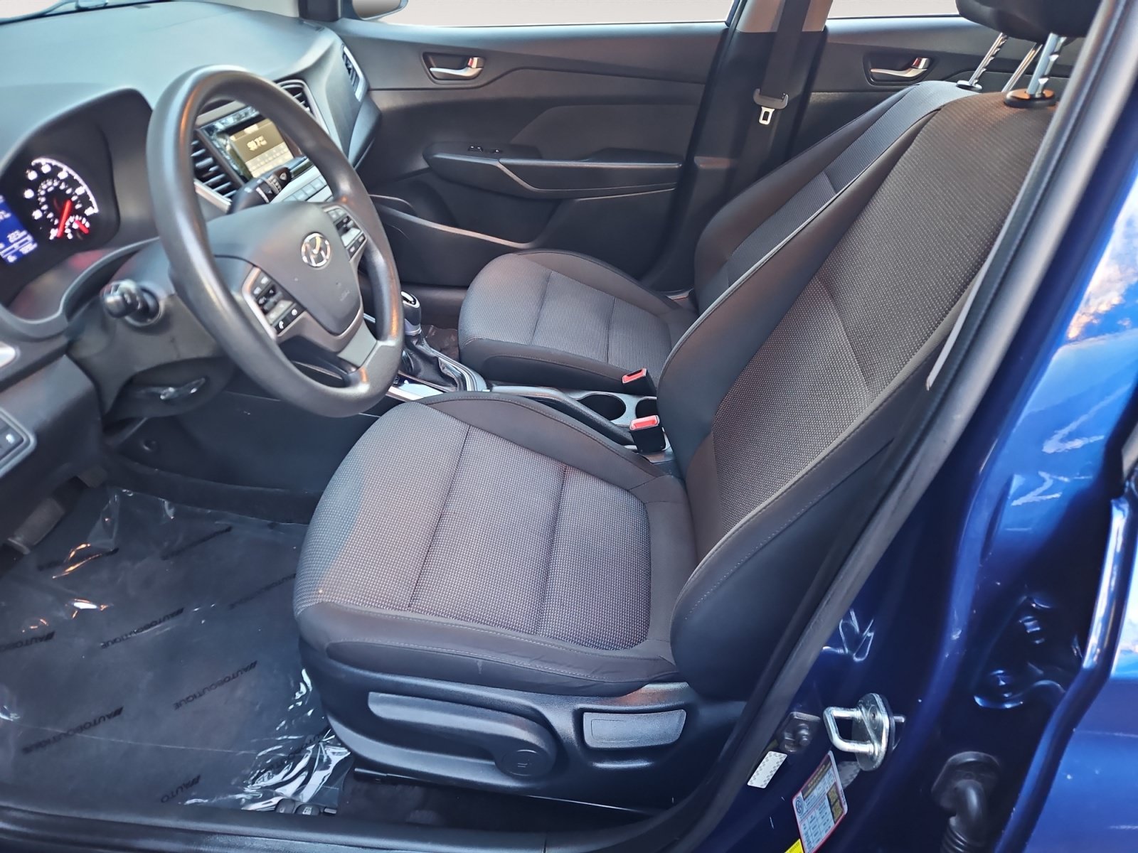 Used 2021 Hyundai Accent SE FWD image 9
