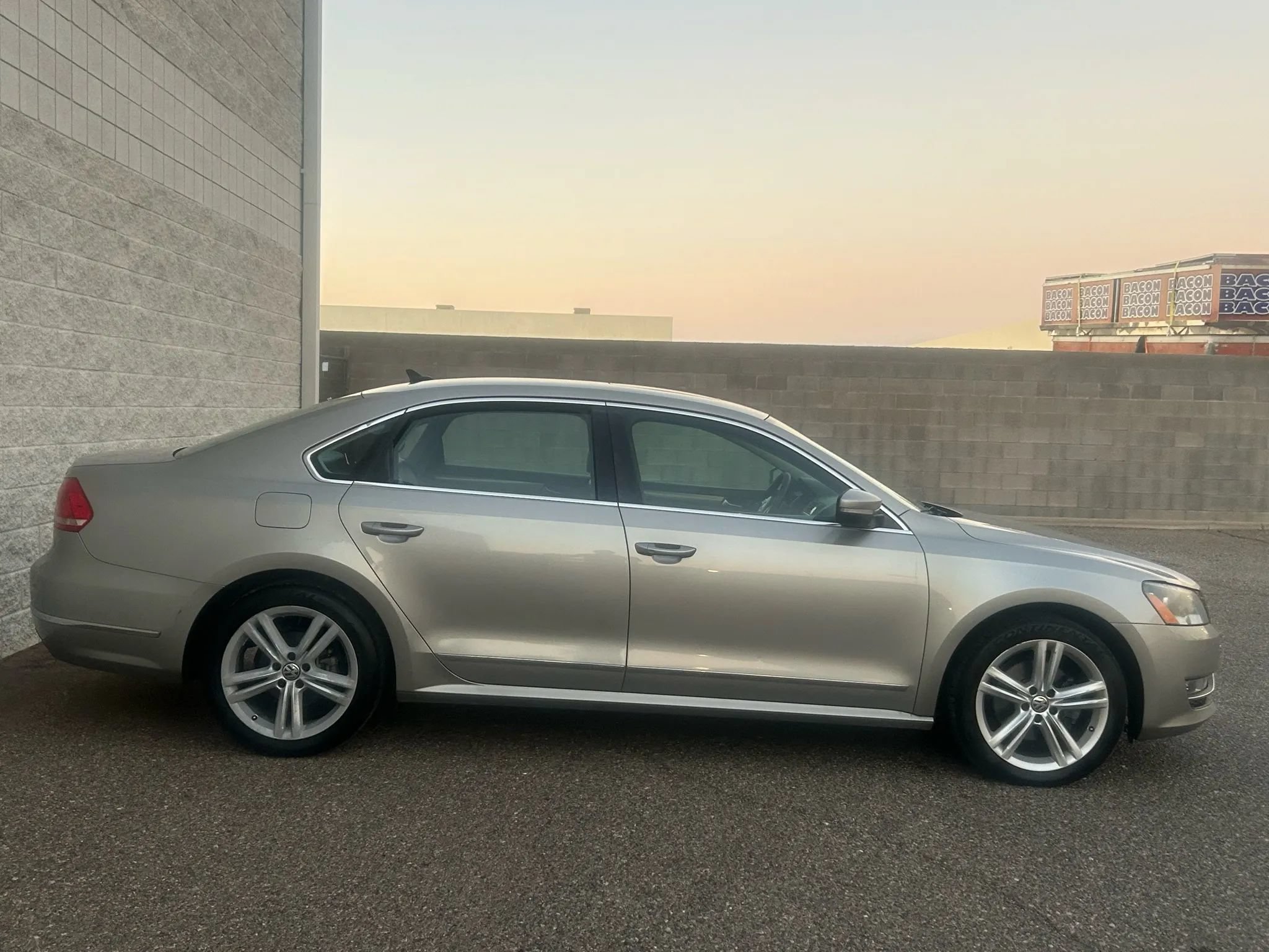 Used 2014 Volkswagen Passat TDI SE FWD image 4