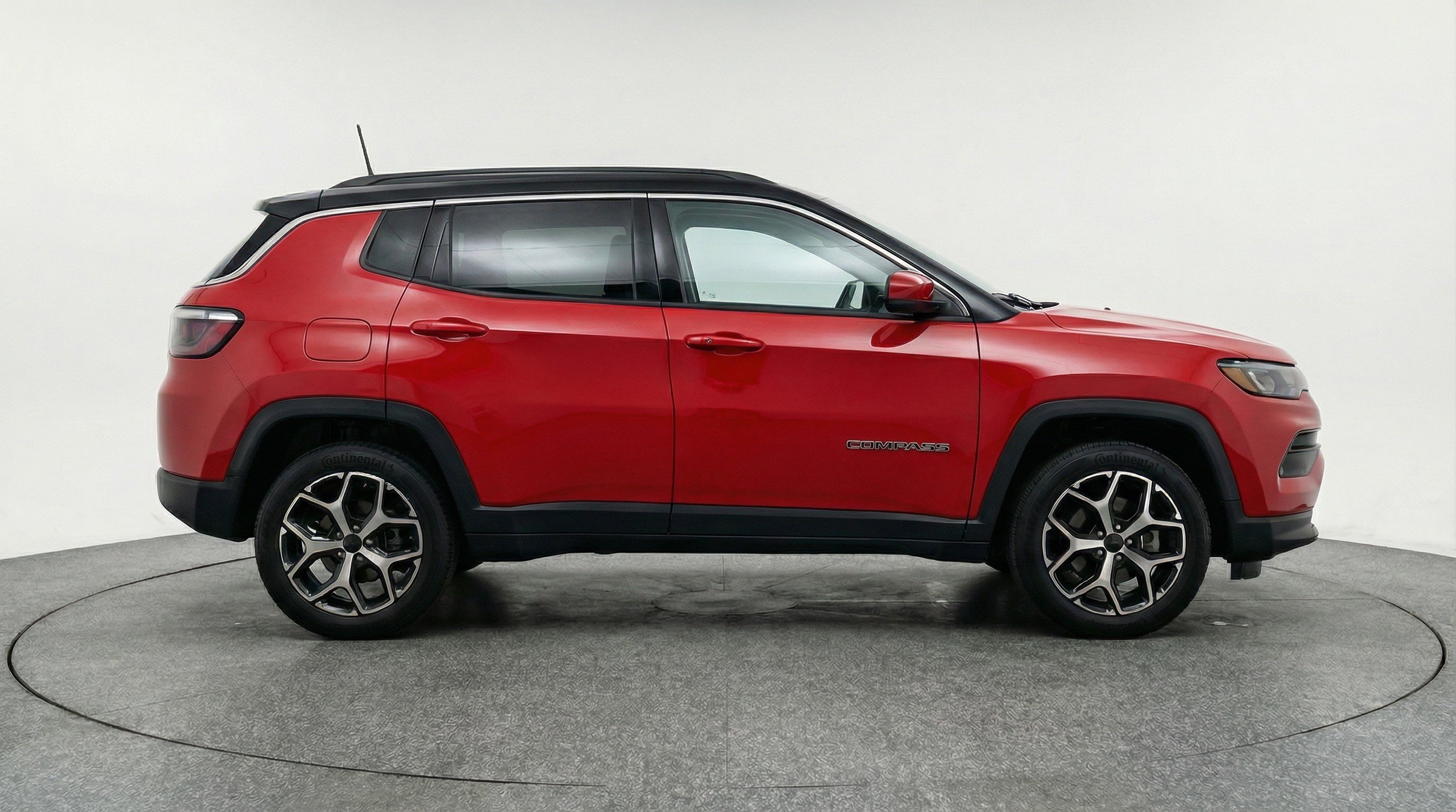 Used 2025 Jeep Compass Limited image 11