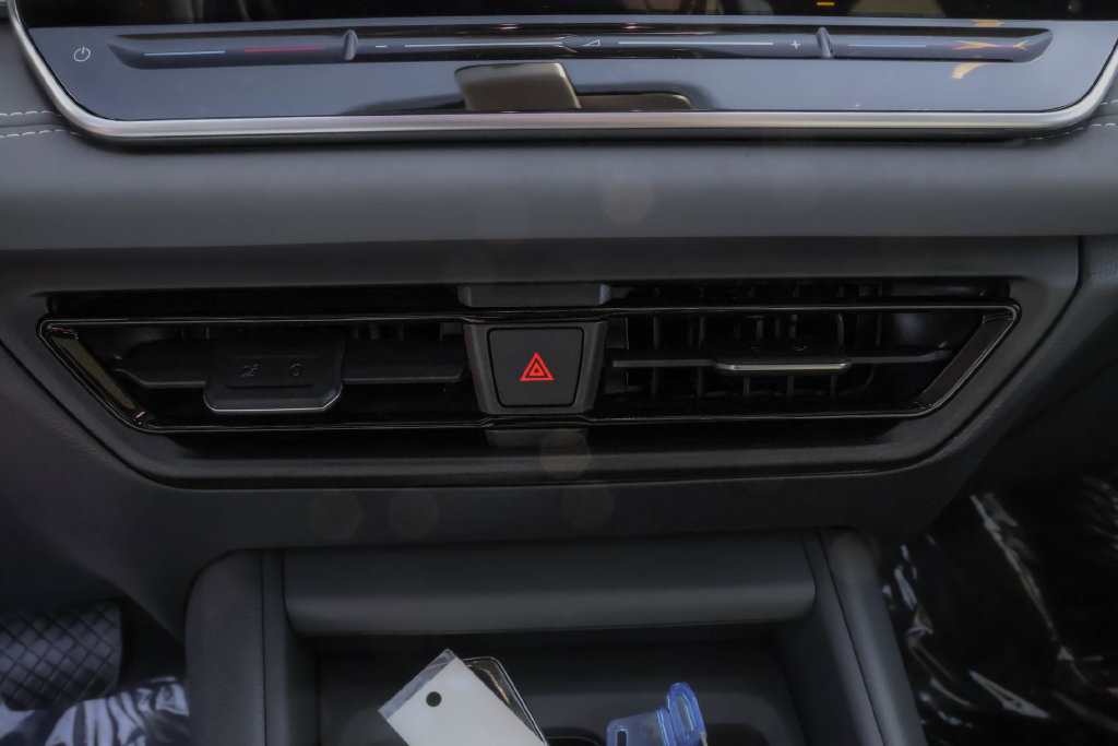 New 2026 Volkswagen Tiguan SE AWD/4WD image 24