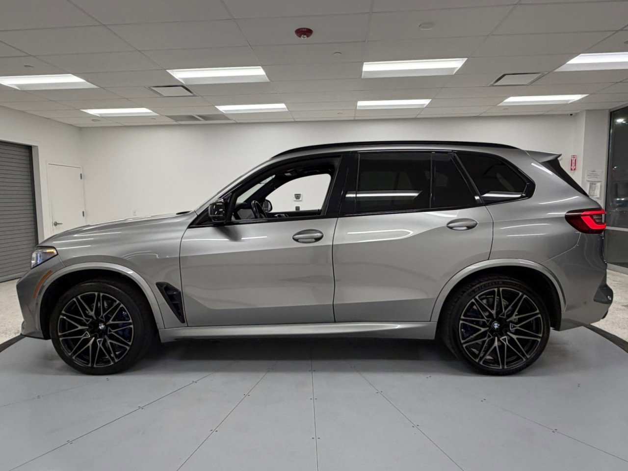 Used 2020 BMW X5 M Competition w/ Executive Package image 4