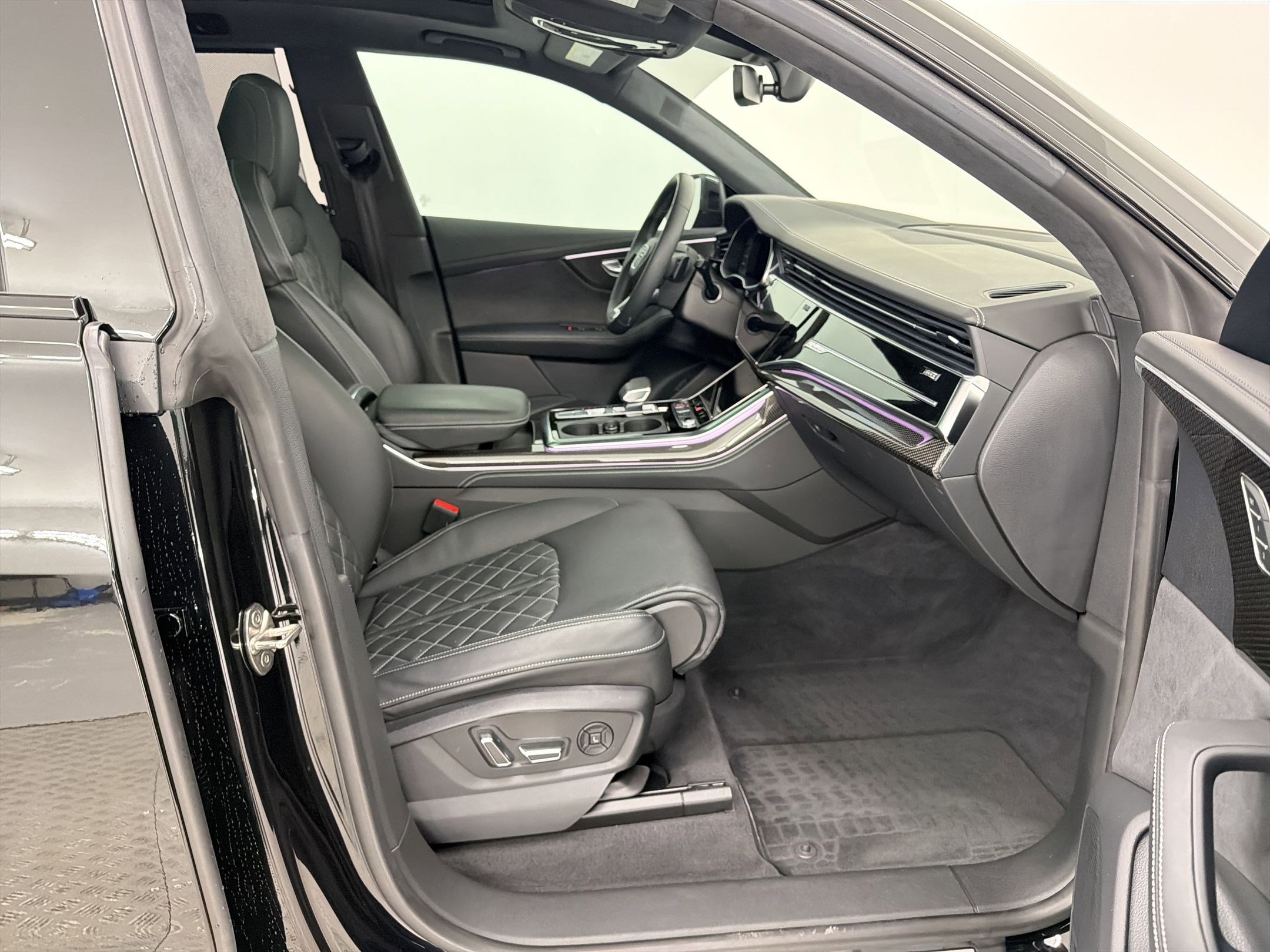 Used 2023 Audi SQ8 Prestige AWD/4WD image 24