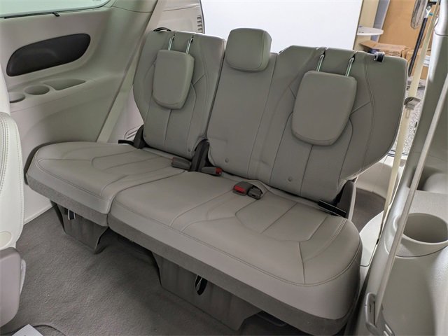 Used 2021 Chrysler Pacifica Touring-L image 33
