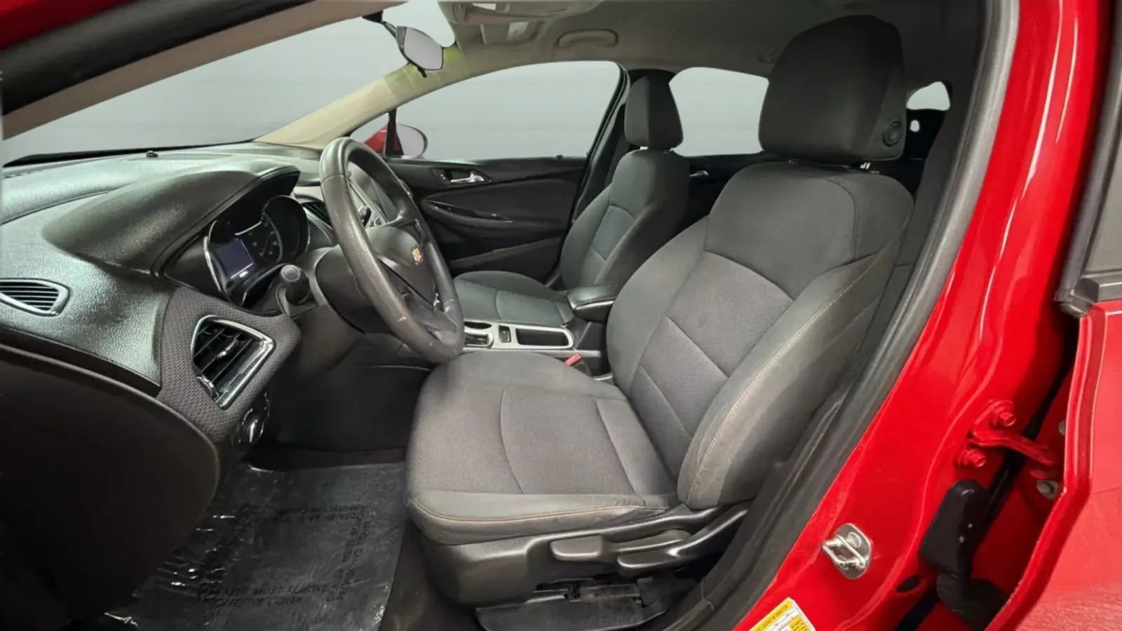 Used 2017 Chevrolet Cruze LS FWD image 19