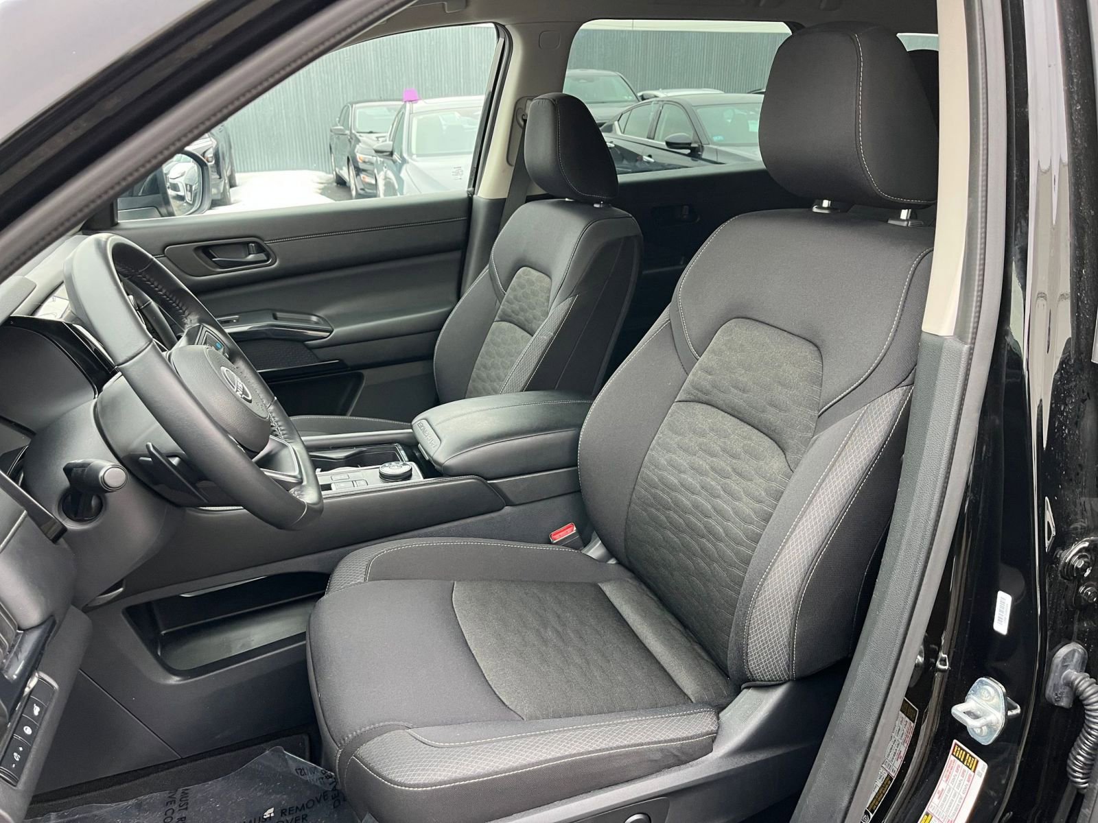 Used 2025 Nissan Pathfinder SV image 39