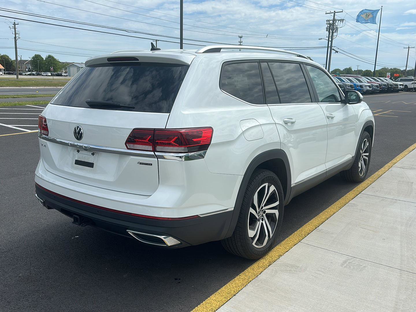 Used 2023 Volkswagen Atlas SEL AWD/4WD image 5