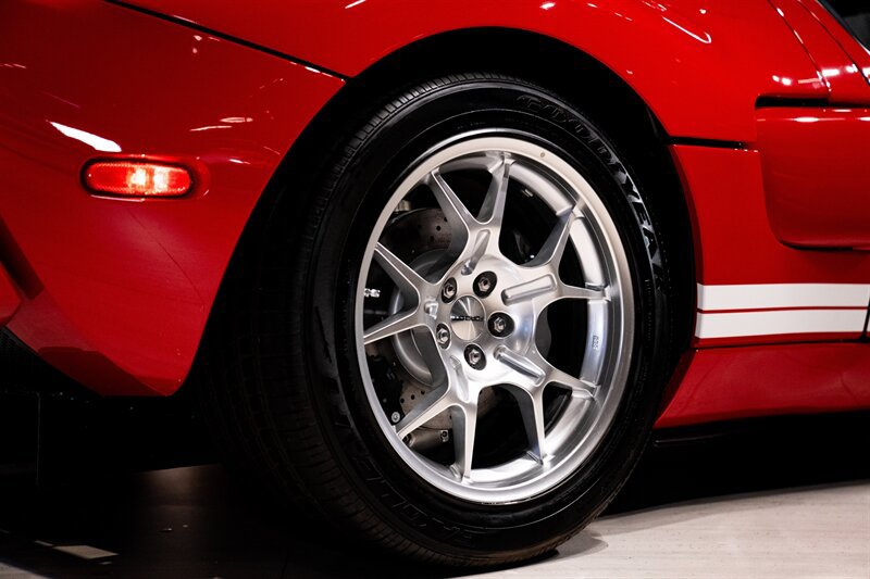 Used 2005 Ford GT RWD image 35