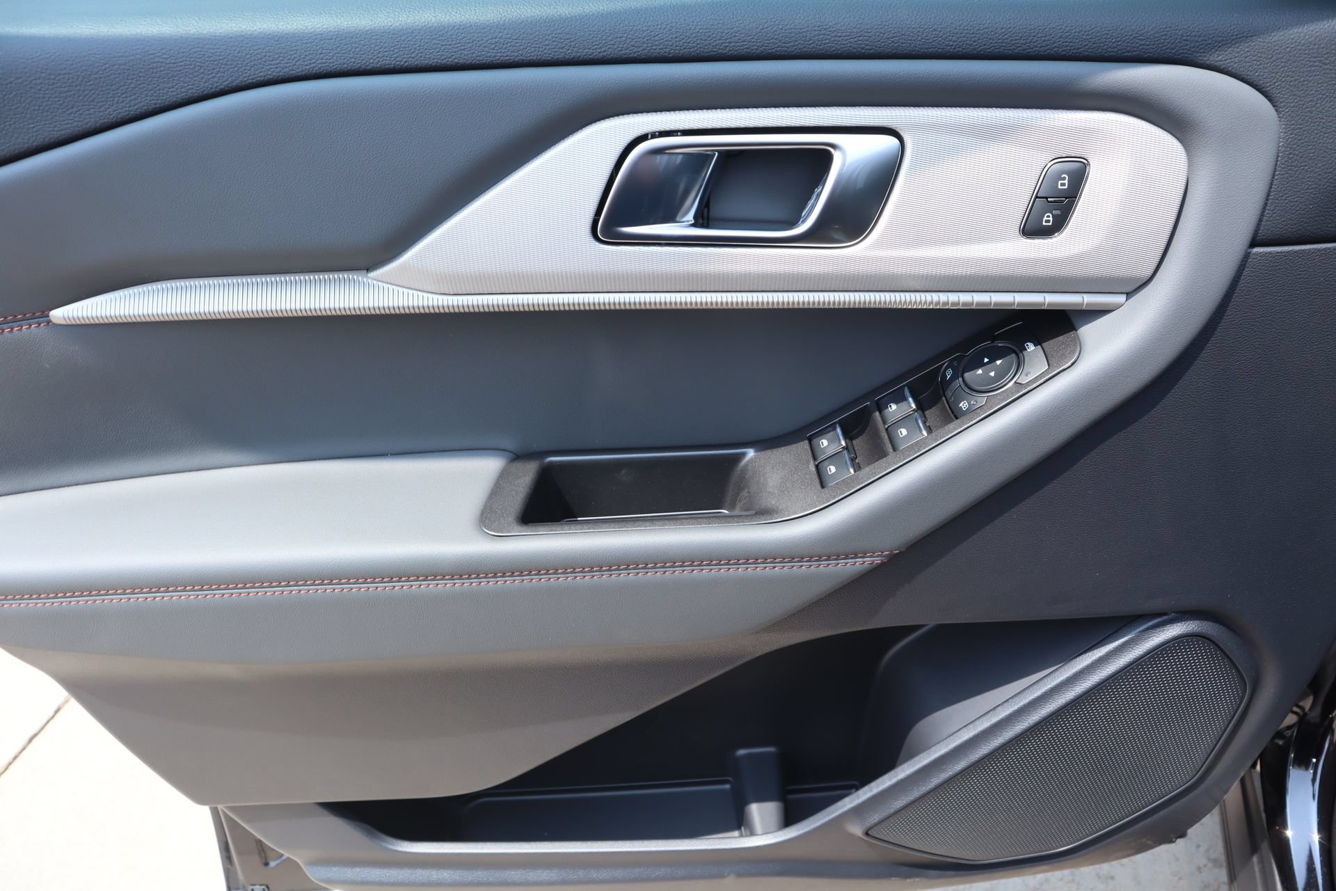 New 2026 Ford Explorer Active RWD image 15