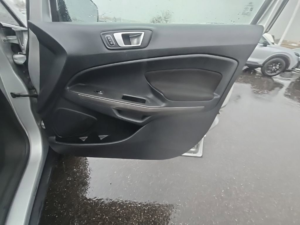 Used 2019 Ford EcoSport SE w/ SE Convenience Package image 32