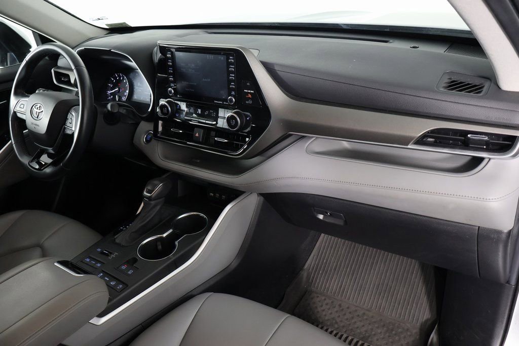 Used 2021 Toyota Highlander XLE image 7