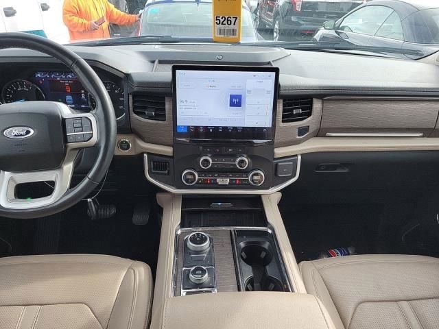 Used 2024 Ford Expedition Limited image 11