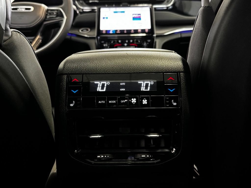 Certified 2023 Jeep Grand Cherokee Overland w/ Luxury Tech Group IV AWD/4WD image 9