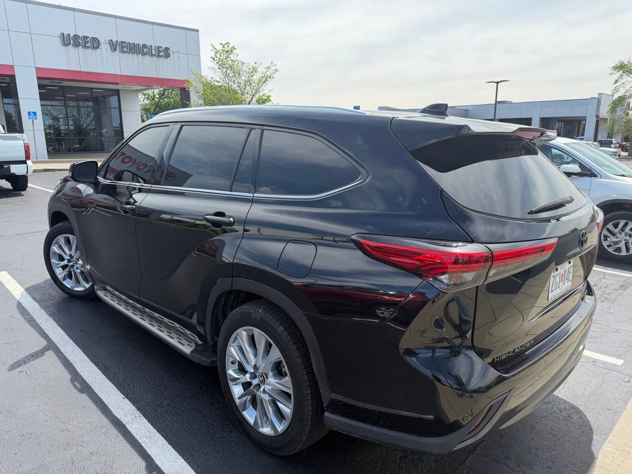 Used 2021 Toyota Highlander Limited image 2