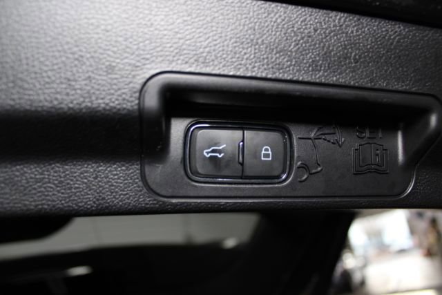 Used 2021 Ford Explorer XLT w/ Equipment Group 202A AWD/4WD image 26