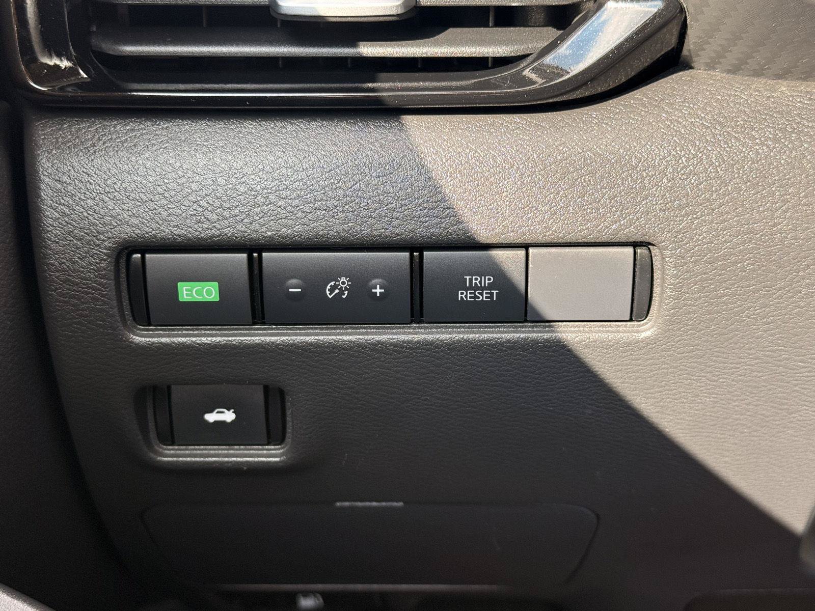 Used 2024 Nissan Sentra SV FWD image 28