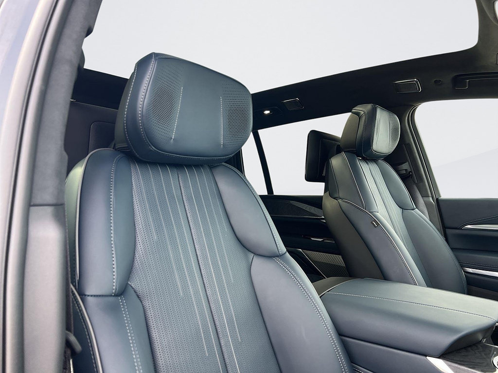 New 2025 Cadillac Escalade IQ Luxury 2 AWD/4WD image 36