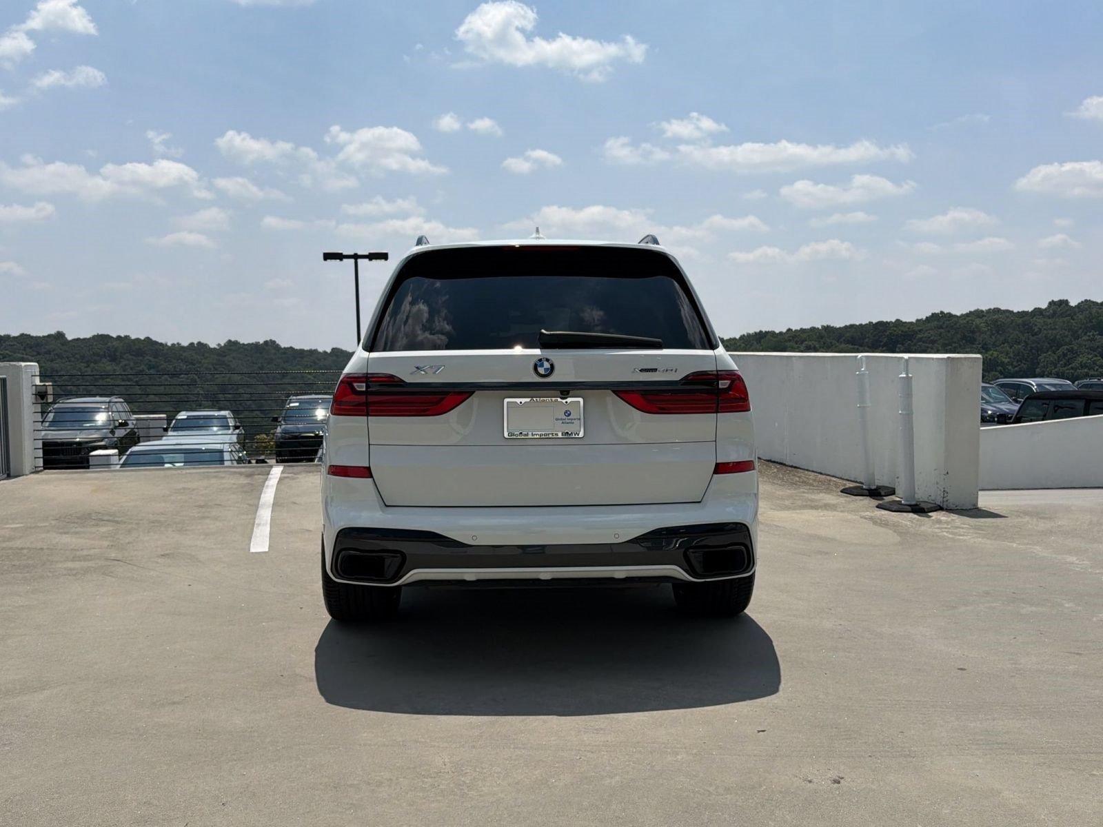 Used 2022 BMW X7 xDrive40i w/ M Sport Package AWD/4WD image 10