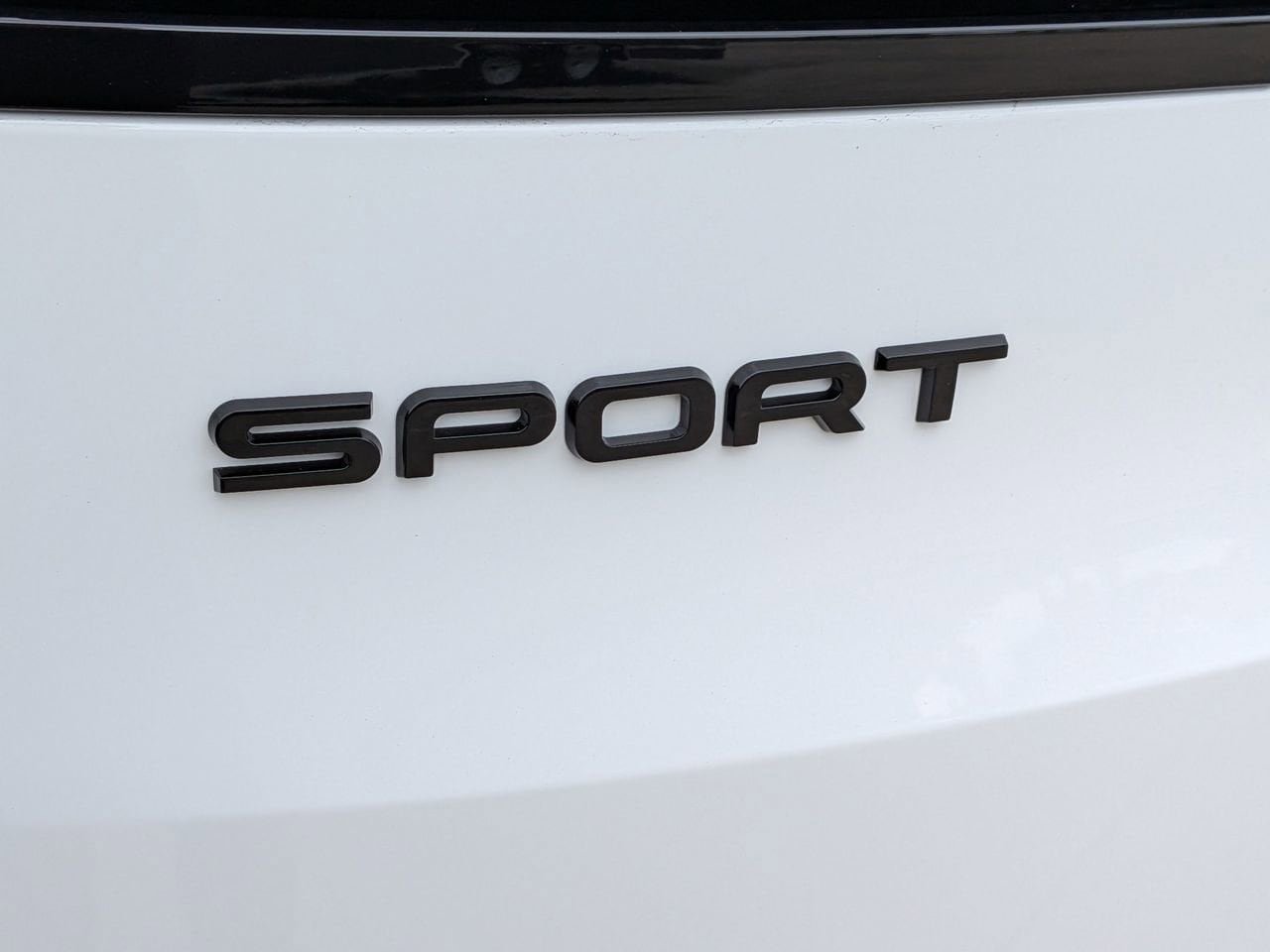 Used 2025 Land Rover Range Rover Sport SE AWD/4WD image 6
