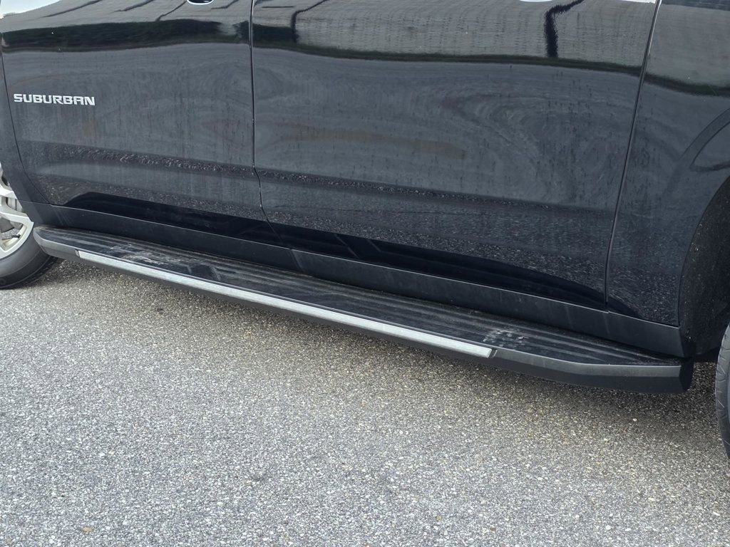 Used 2023 Chevrolet Suburban LT image 30