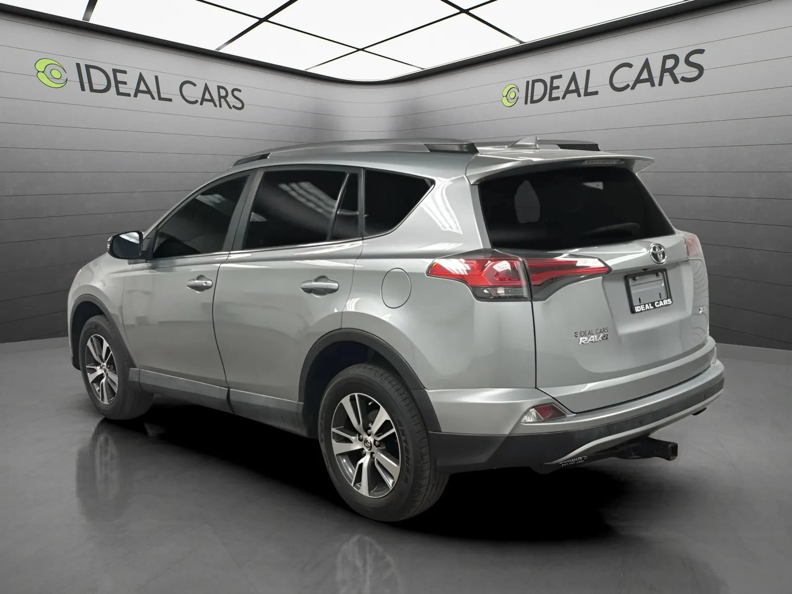 Used 2018 Toyota RAV4 XLE FWD image 7