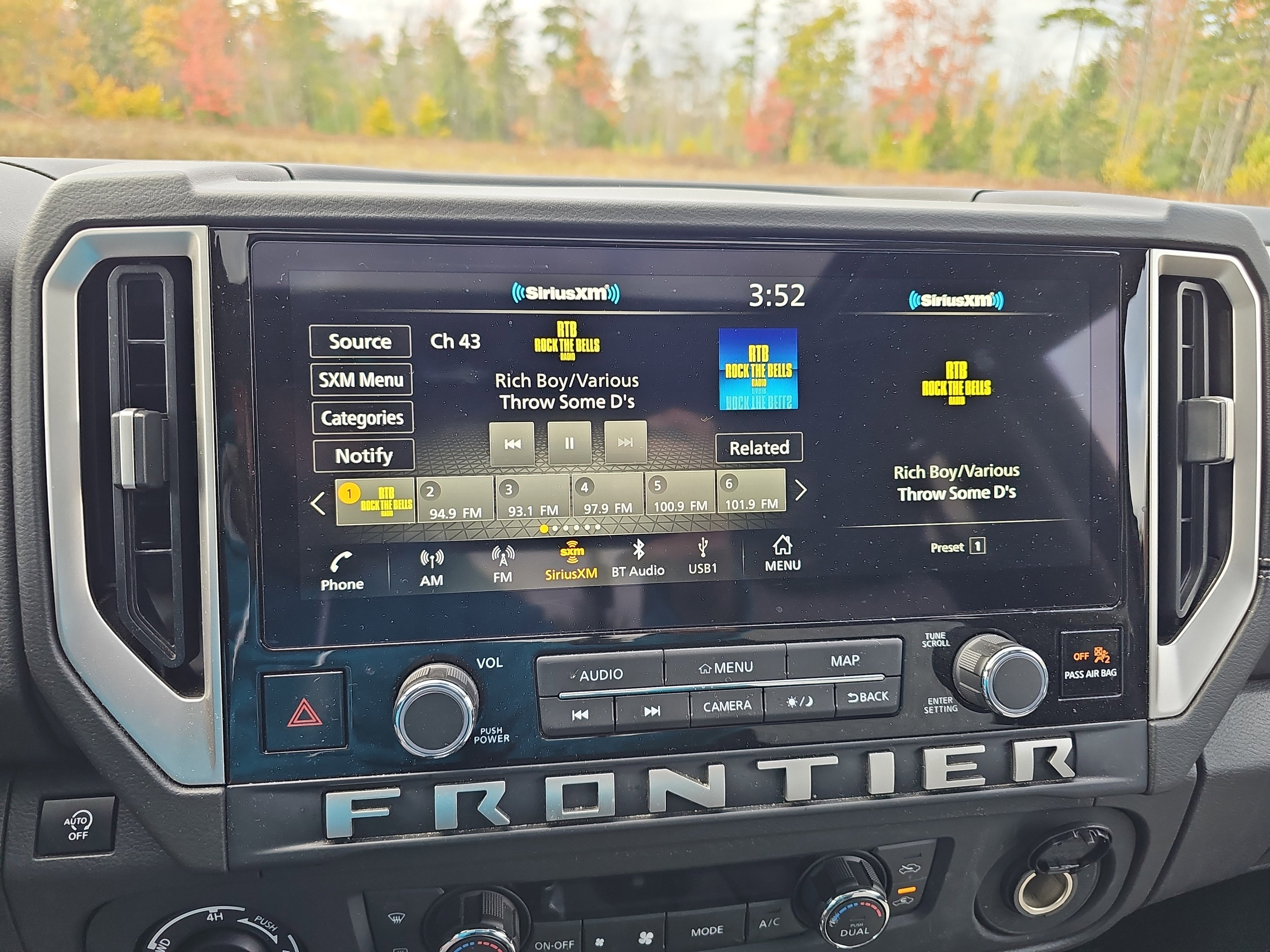 Certified 2025 Nissan Frontier SL image 25