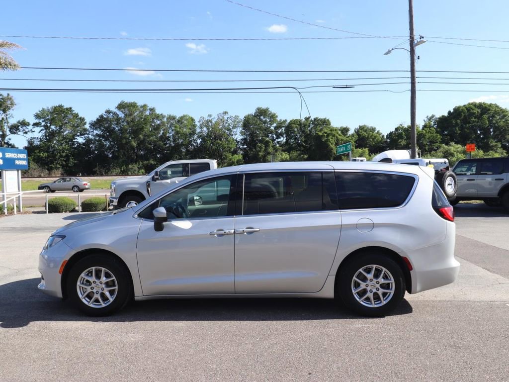 Used 2023 Chrysler Voyager LX image 5