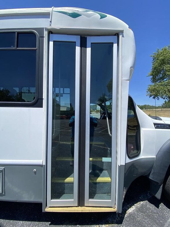 Used 2014 Ford F550 2WD Regular Cab Super Duty image 63