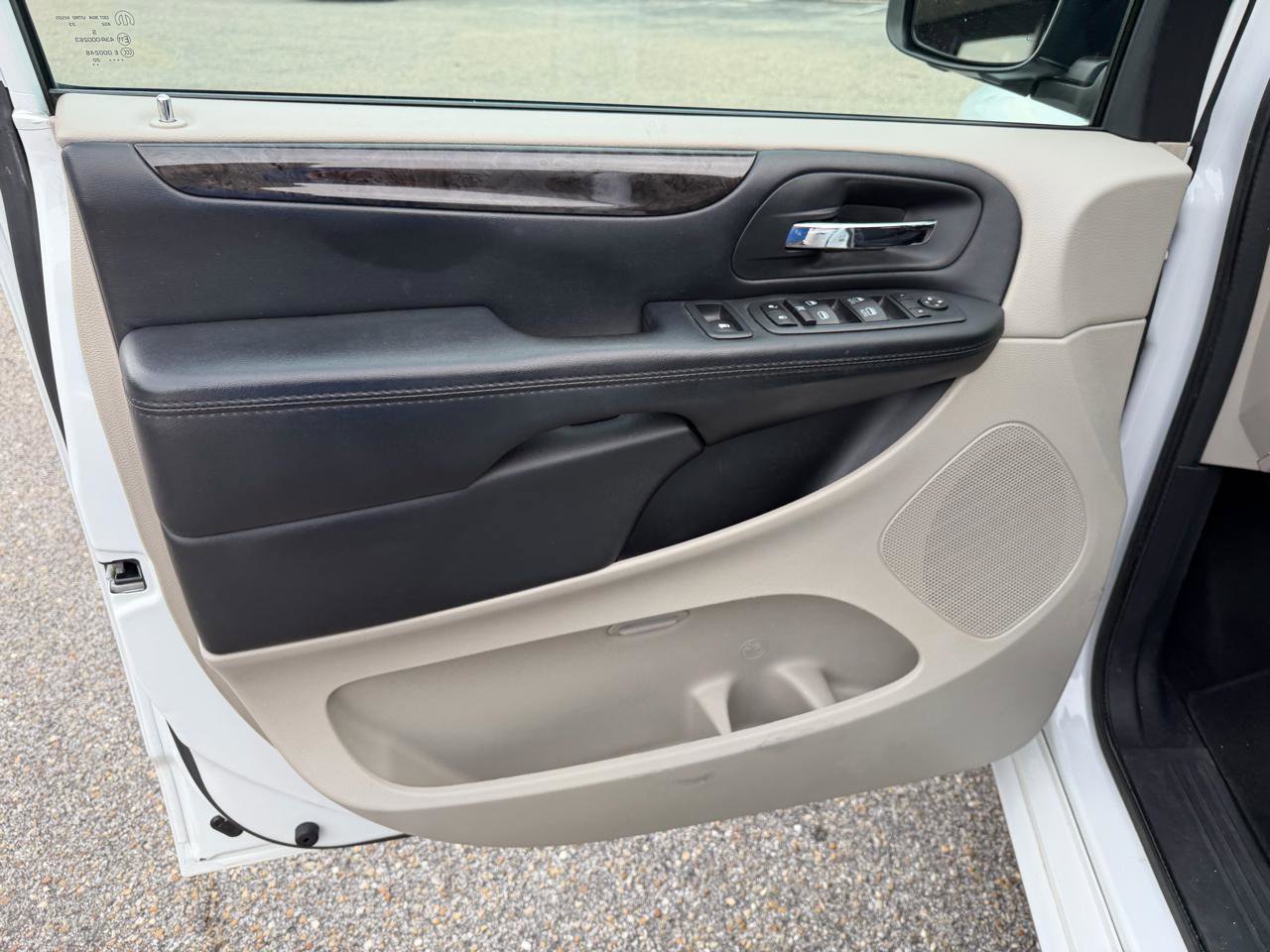 Used 2020 Dodge Grand Caravan SE FWD image 28