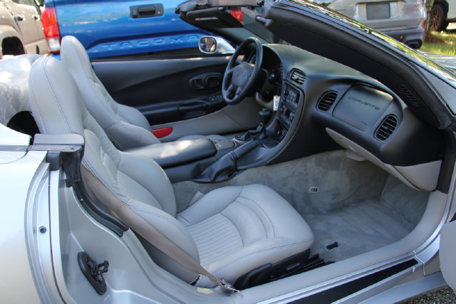 Used 2004 Chevrolet Corvette Convertible w/ Preferred Equipment Group RWD image 30