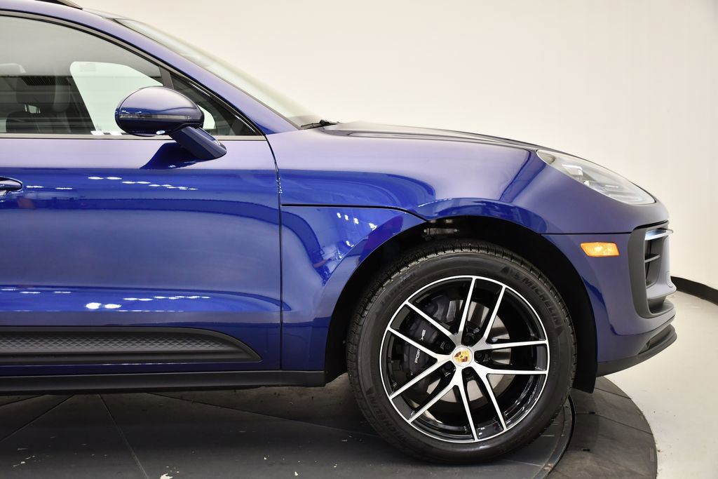 Certified 2025 Porsche Macan image 15