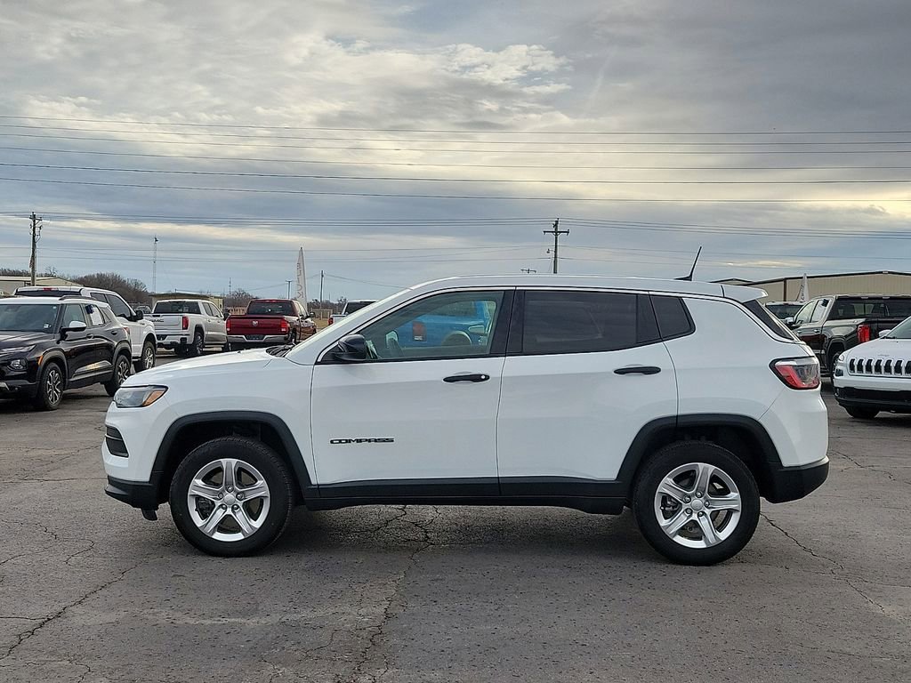Used 2023 Jeep Compass Sport image 3